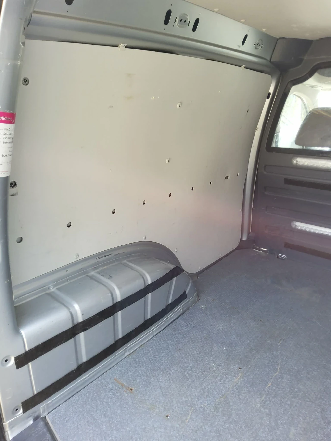 VW Caddy 1.6 TDI Clima, снимка 15 - Автомобили и джипове - 54299657