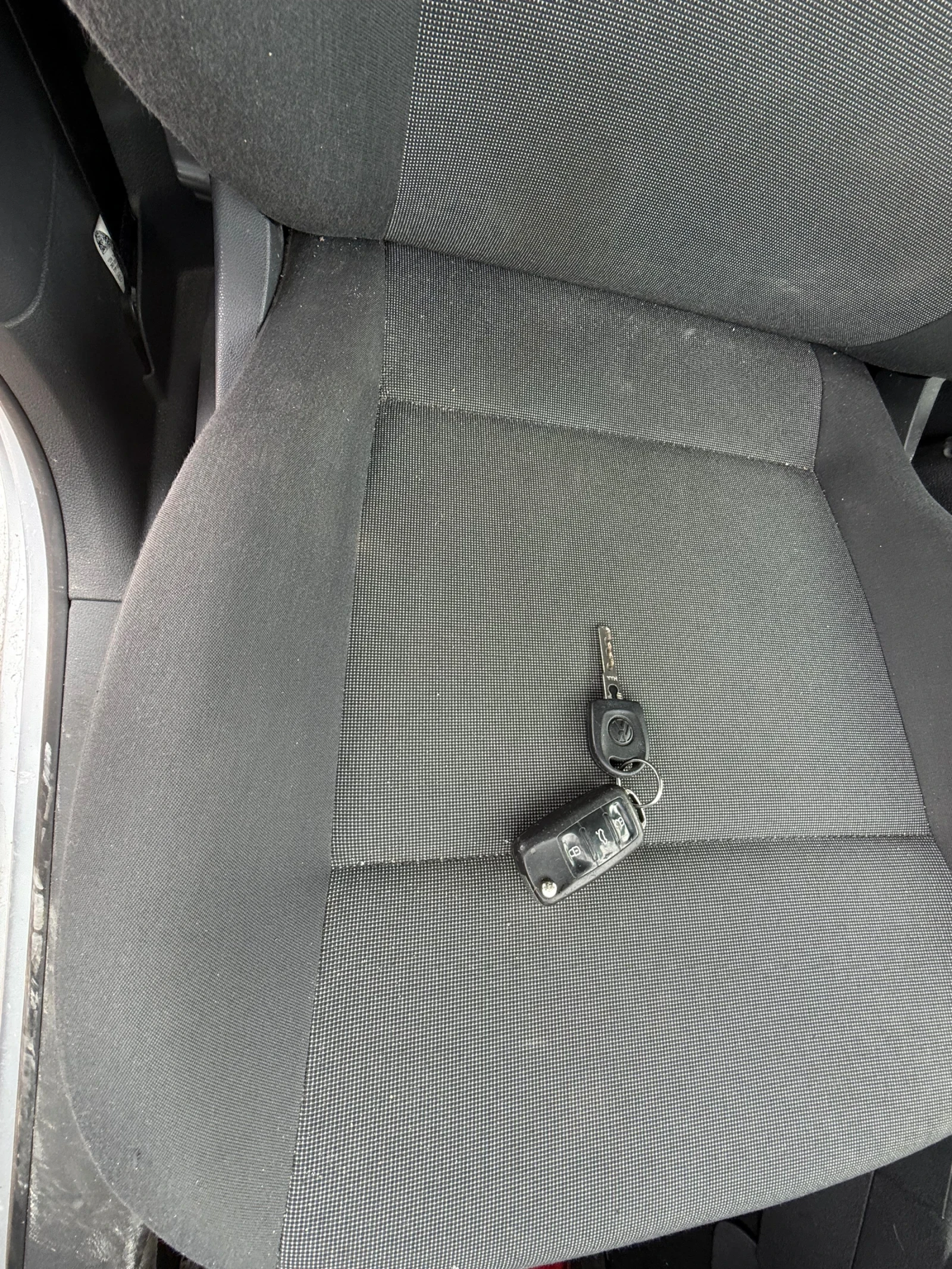 VW Caddy 1.6 TDI Clima, снимка 3 - Автомобили и джипове - 54299657