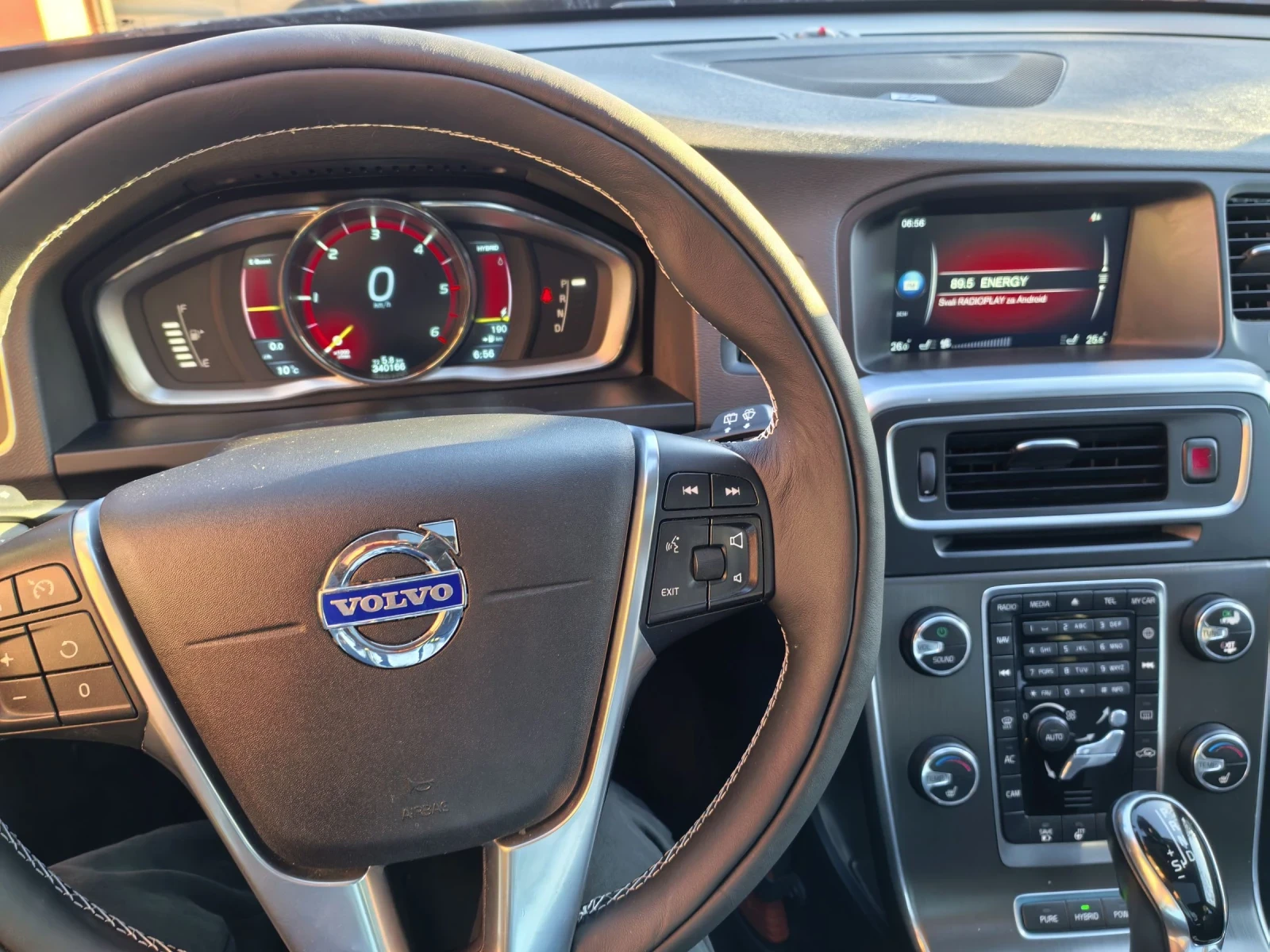 Volvo V60 Plug in hibrid, снимка 15 - Автомобили и джипове - 54140046