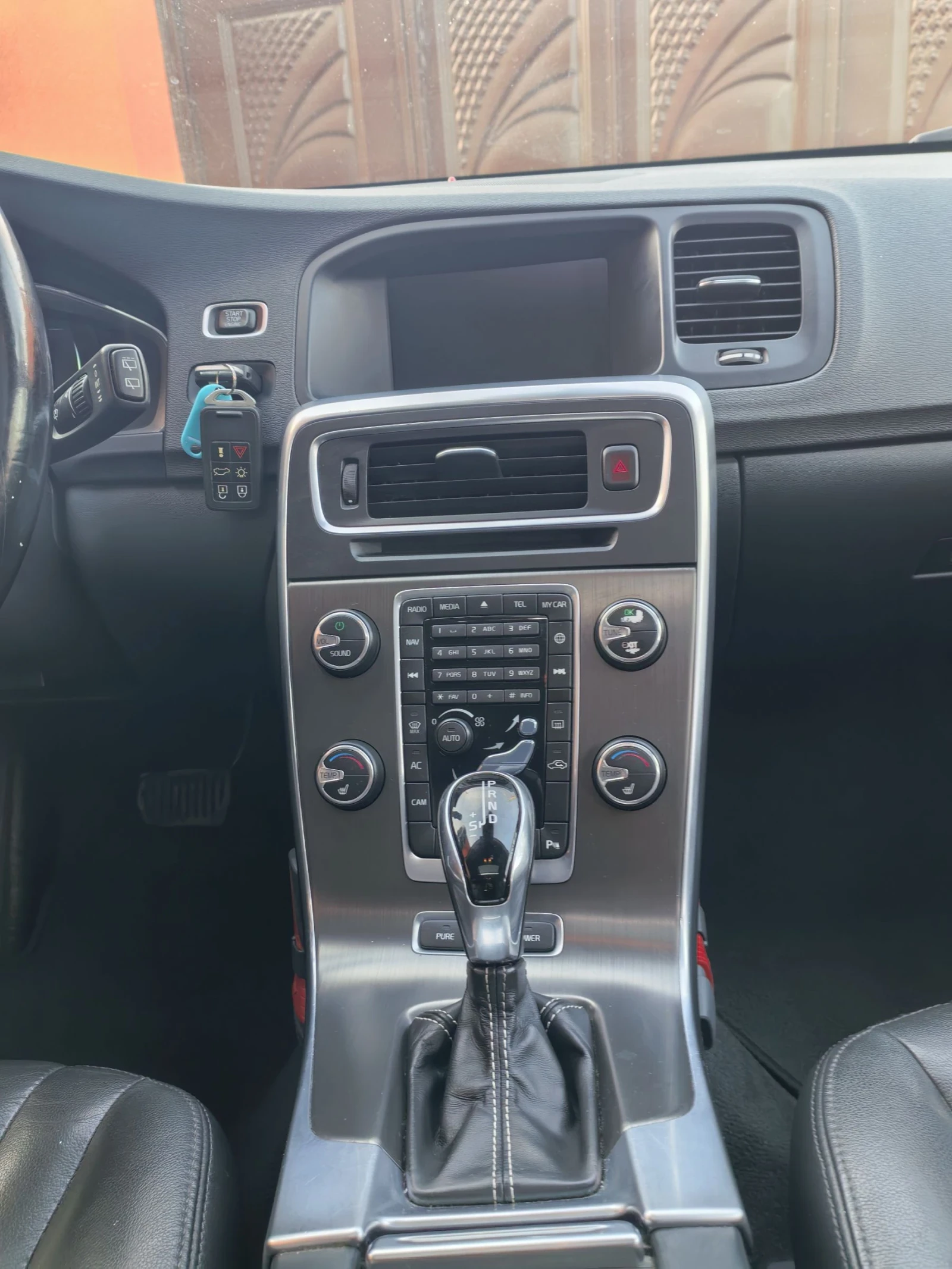 Volvo V60 Plug in hibrid, снимка 9 - Автомобили и джипове - 54140046