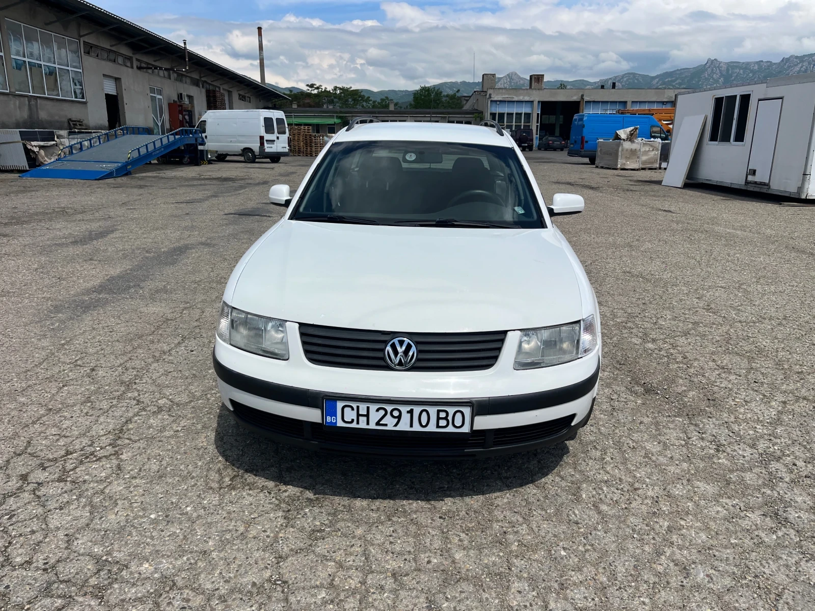 VW Passat 1.9 TDI климатик, снимка 2 - Автомобили и джипове - 54618923