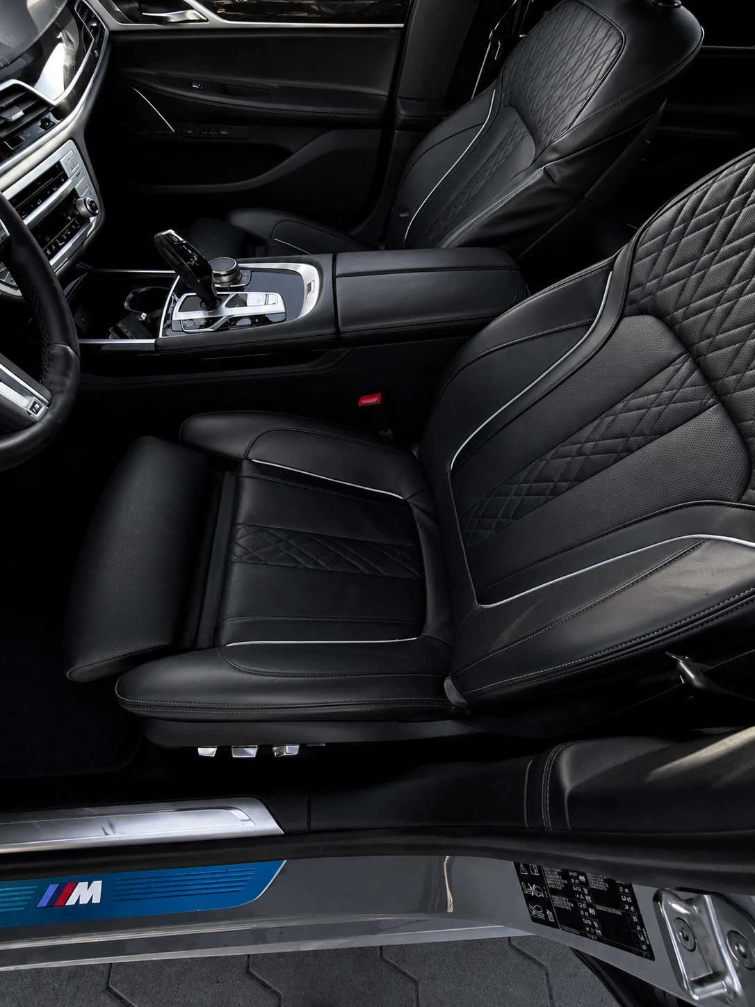 BMW 740 M-Pack Long, снимка 13 - Автомобили и джипове - 55273477