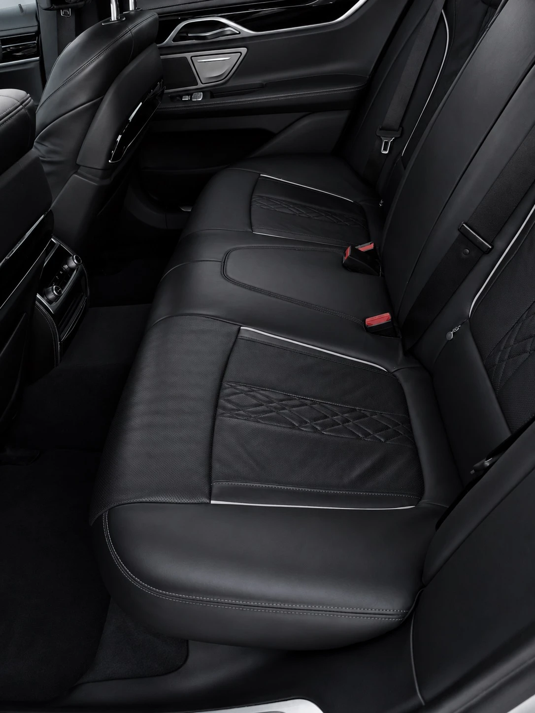 BMW 740 M-Pack Long, снимка 9 - Автомобили и джипове - 55273477