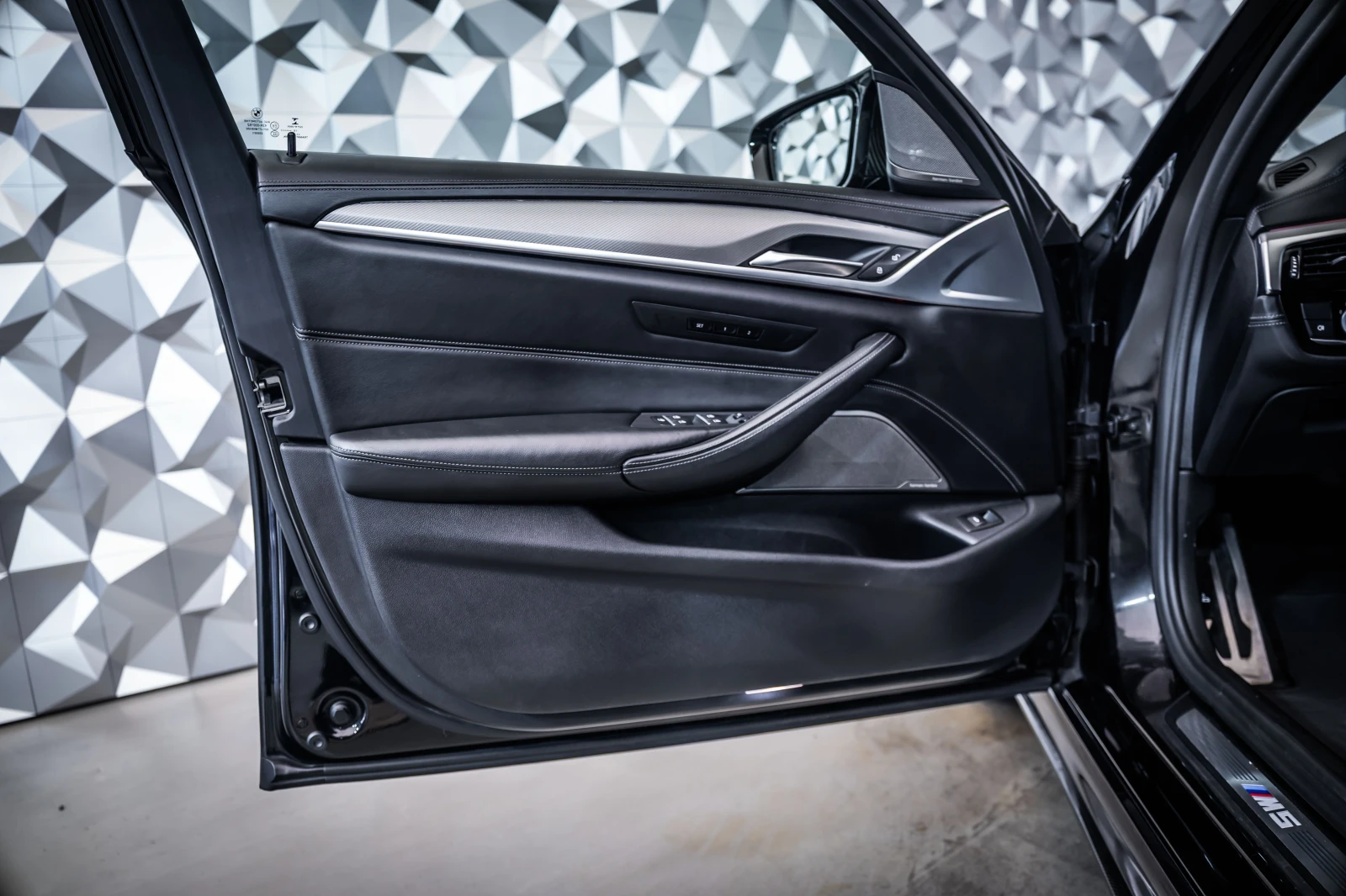 BMW M5 Competition* Carbon* H/K, снимка 7 - Автомобили и джипове - 55748776