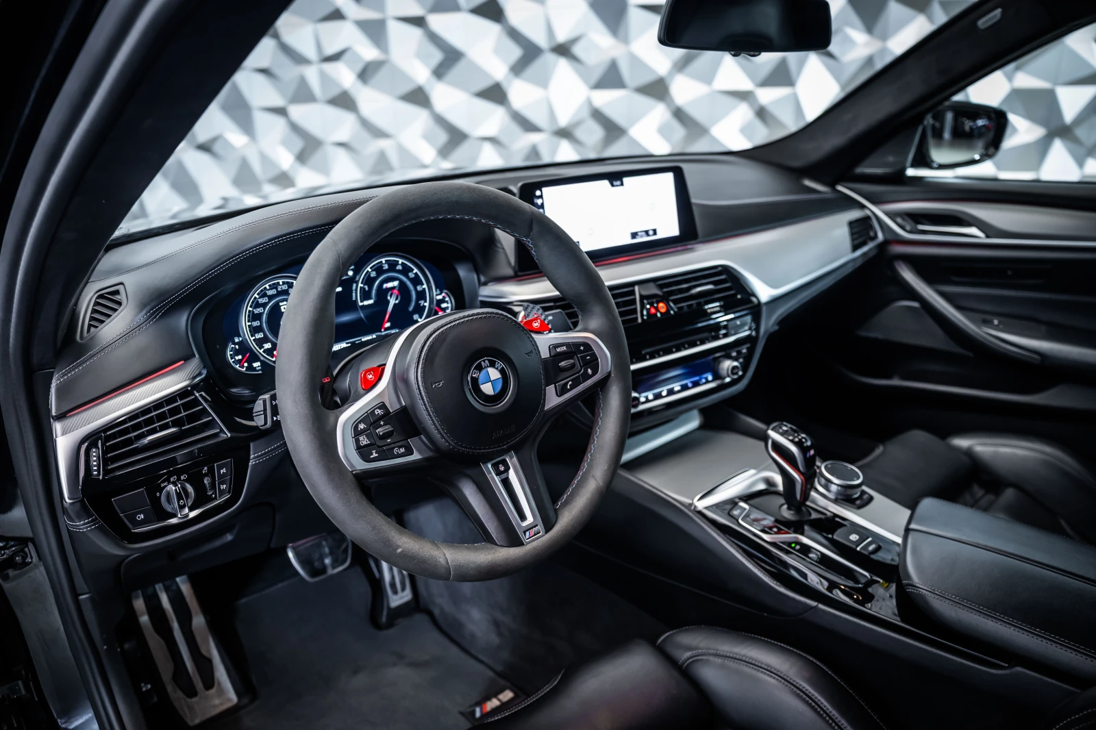 BMW M5 Competition* Carbon* H/K, снимка 8 - Автомобили и джипове - 55748776