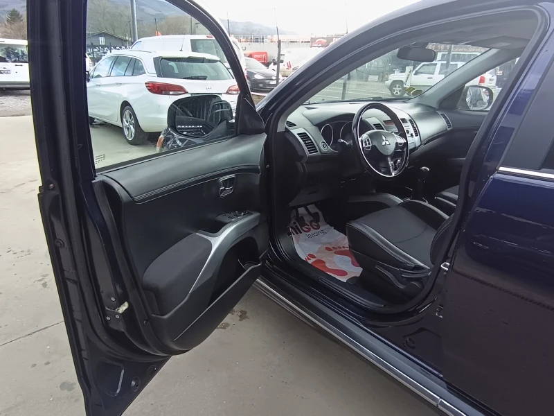 Mitsubishi Outlander 2.0i, снимка 8 - Автомобили и джипове - 51896314