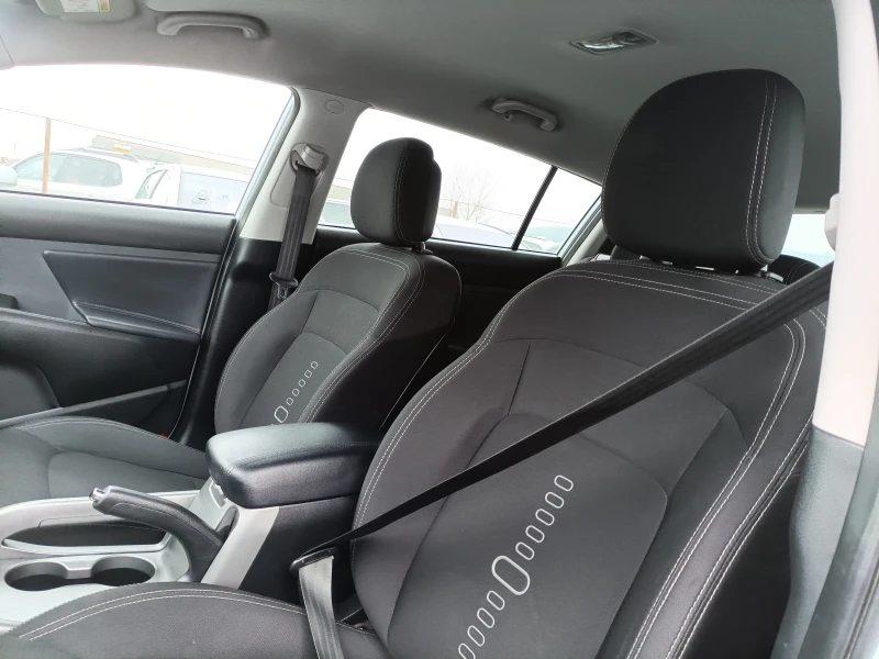 Kia Sportage Фабрична газ нави 185000 история Италия , снимка 11 - Автомобили и джипове - 52966693