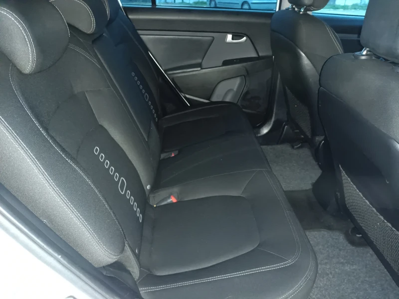 Kia Sportage Фабрична газ нави 185000 история Италия , снимка 10 - Автомобили и джипове - 52966693
