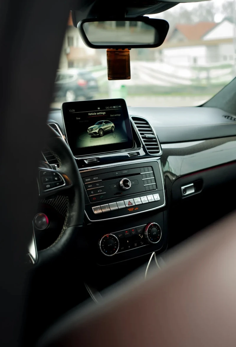 Mercedes-Benz GLE 63 S AMG 4Matic, снимка 9 - Автомобили и джипове - 53106383