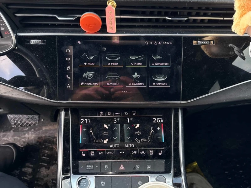 Audi Q8 * Progressiv * CARFAX * БЕЗ ПЪРВОНАЧАЛНА ВНОСКА, снимка 11 - Автомобили и джипове - 53157665