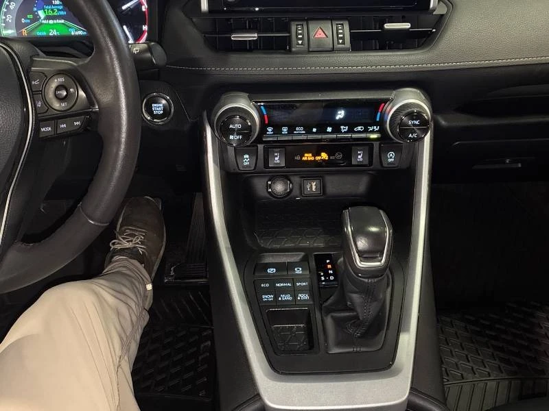 Toyota Rav4 * XLE * AWD * ПРЕДСТАВИТЕЛСТВО * ДИСТРОНИК, снимка 13 - Автомобили и джипове - 55738265