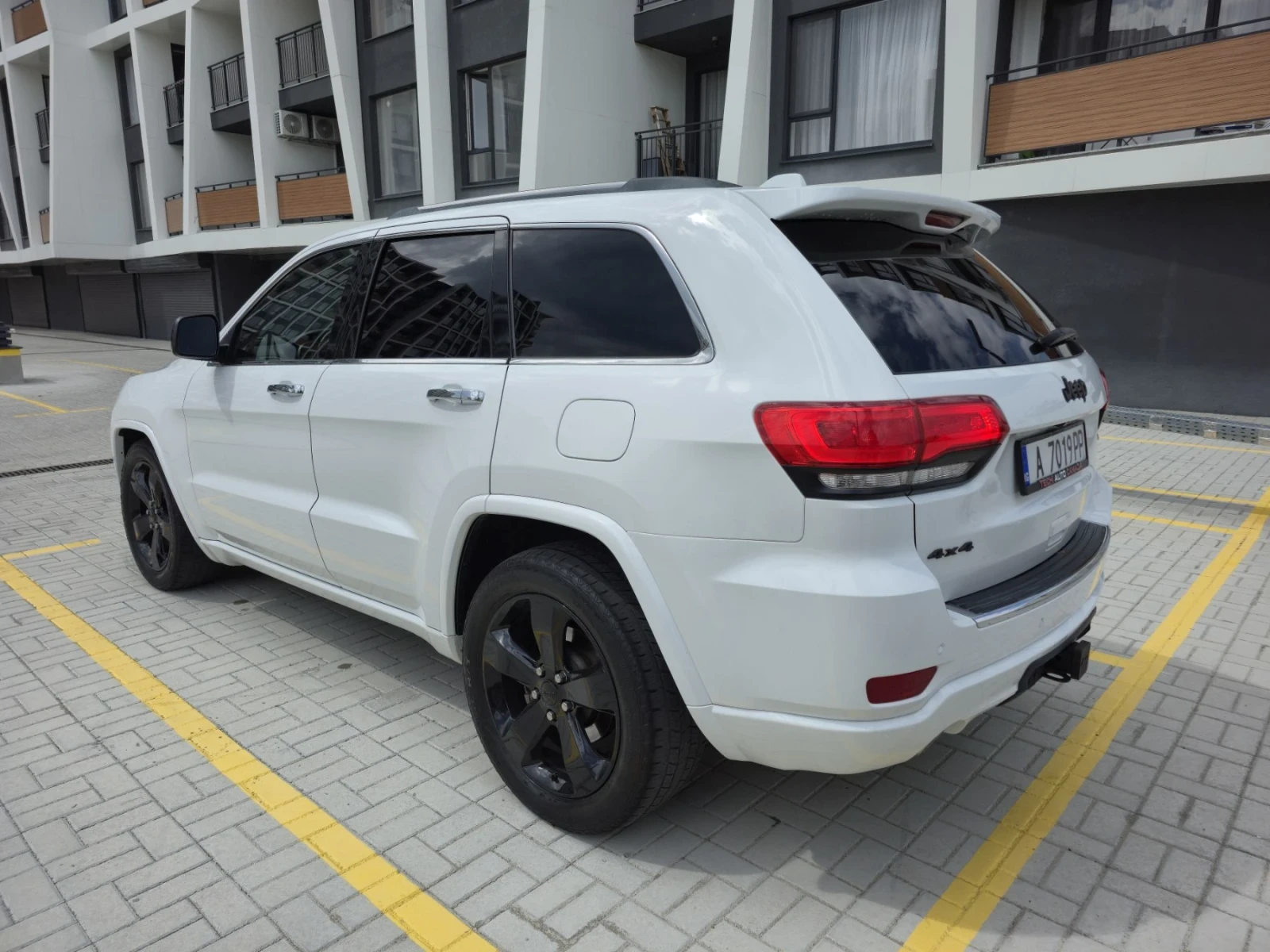 Jeep Grand cherokee Overland 5.7  - изображение 4