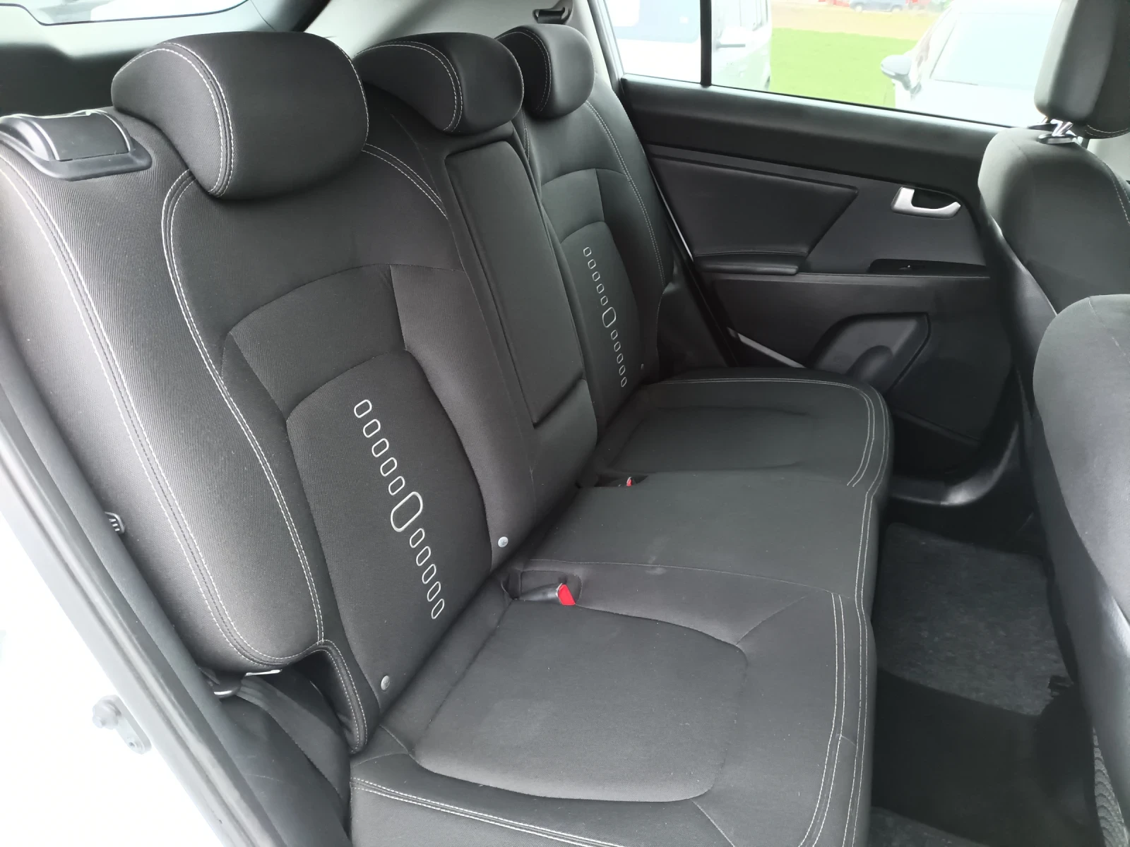 Kia Sportage Фабрична газ нави 185000 история Италия , снимка 16 - Автомобили и джипове - 53801516