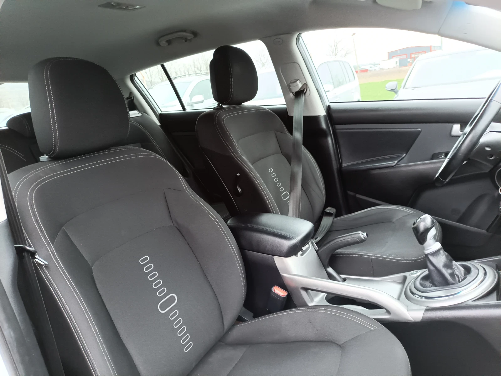 Kia Sportage Фабрична газ нави 185000 история Италия , снимка 12 - Автомобили и джипове - 53801516