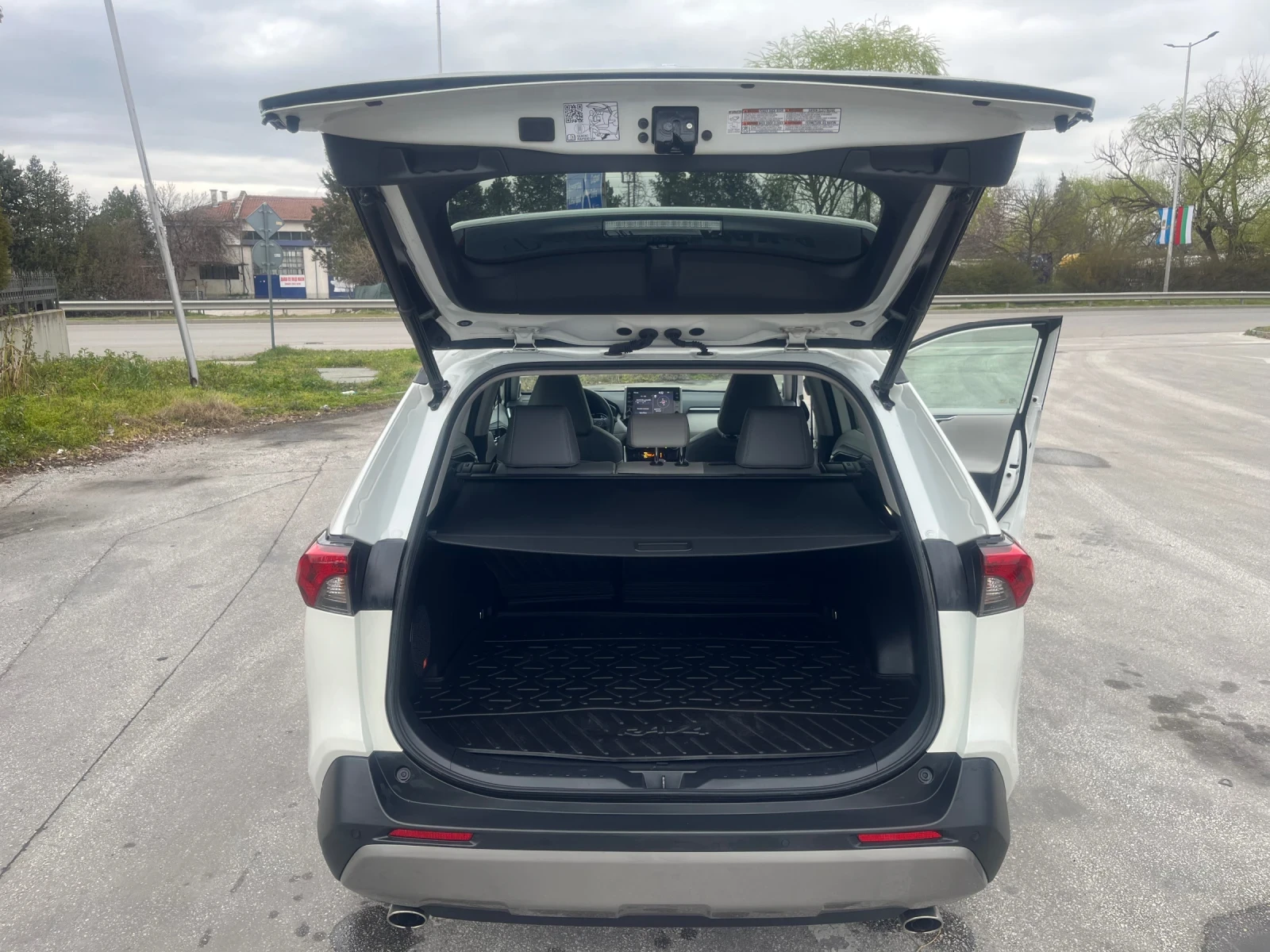 Toyota Rav4 Hybrid 2.5 Limited , снимка 13 - Автомобили и джипове - 53938606