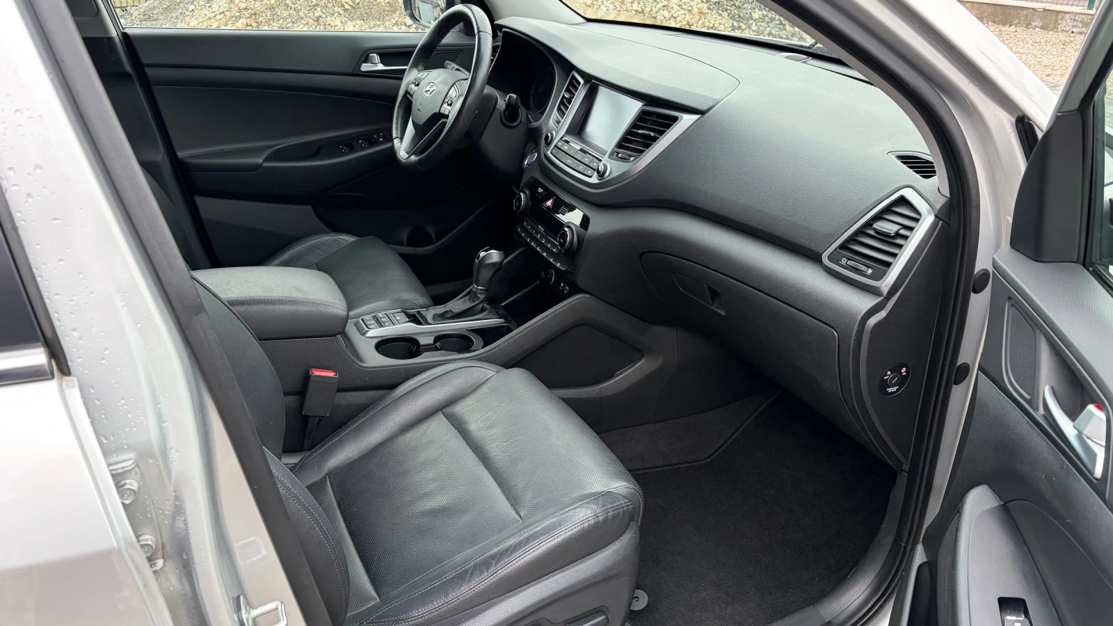 Hyundai Tucson 1.6i* 177hp* 4x4* Швейцария, снимка 10 - Автомобили и джипове - 54068126