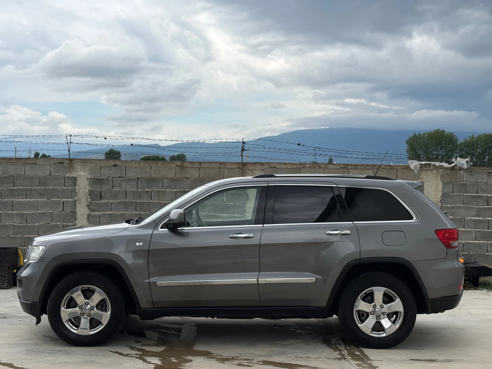 Jeep Grand cherokee 3.0 CRDi Overland /Камера* Keyless* Подгрев* Navi*, снимка 7 - Автомобили и джипове - 54782637