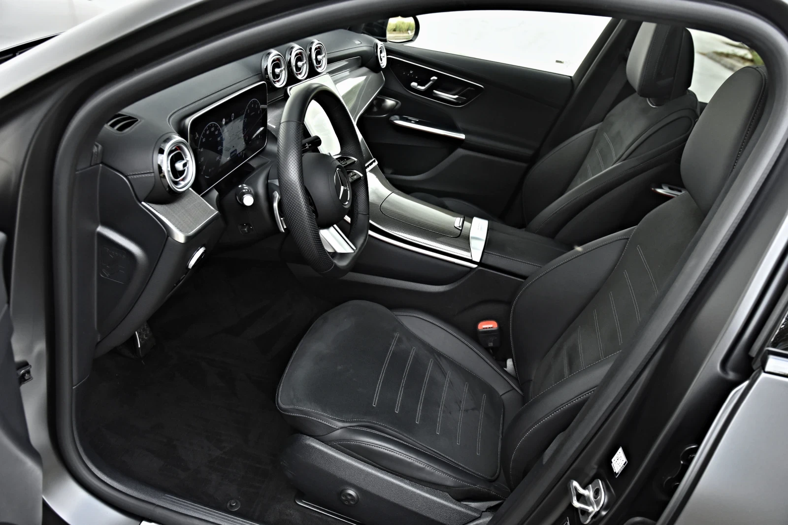 Mercedes-Benz GLC 300 COUPE 4M 2xAMG MULTIBEAM LIGHT PANO MAT BURMESTER, снимка 8 - Автомобили и джипове - 55239071