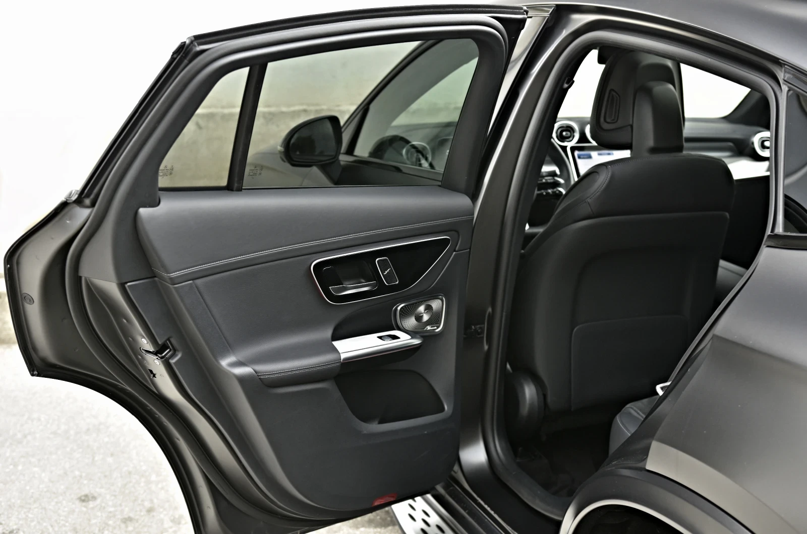 Mercedes-Benz GLC 300 COUPE 4M 2xAMG MULTIBEAM LIGHT PANO MAT BURMESTER, снимка 16 - Автомобили и джипове - 55239071