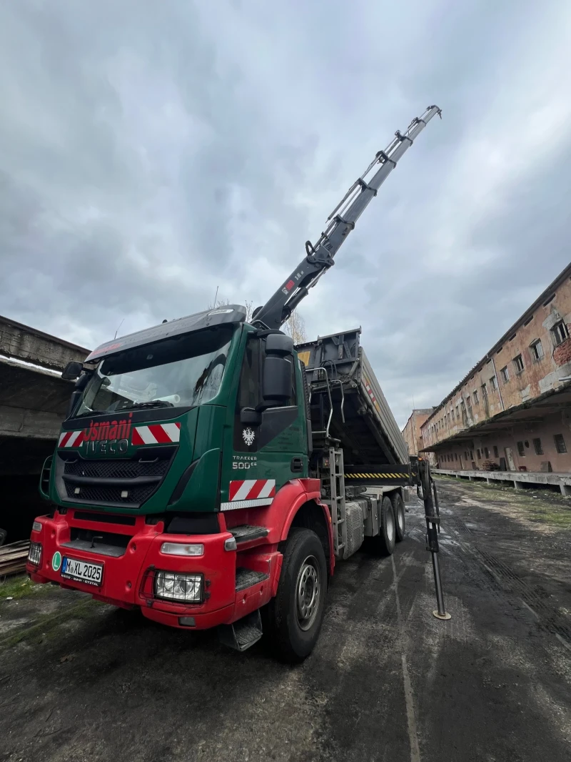 Iveco Trakker 500 e6 самосвал с кран hiab 232-5 X-HIPRO, снимка 2 - Камиони - 52748191