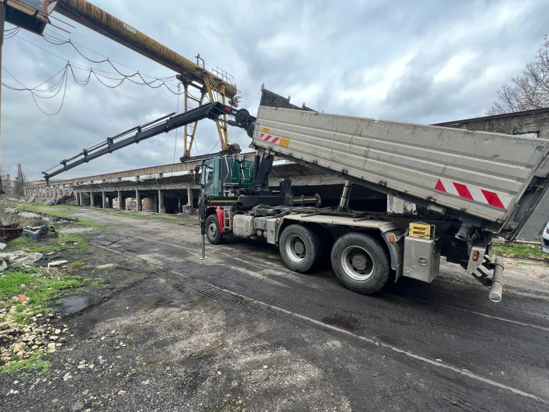 Iveco Trakker 500 e6 самосвал с кран hiab 232-5 X-HIPRO, снимка 5 - Камиони - 52748191