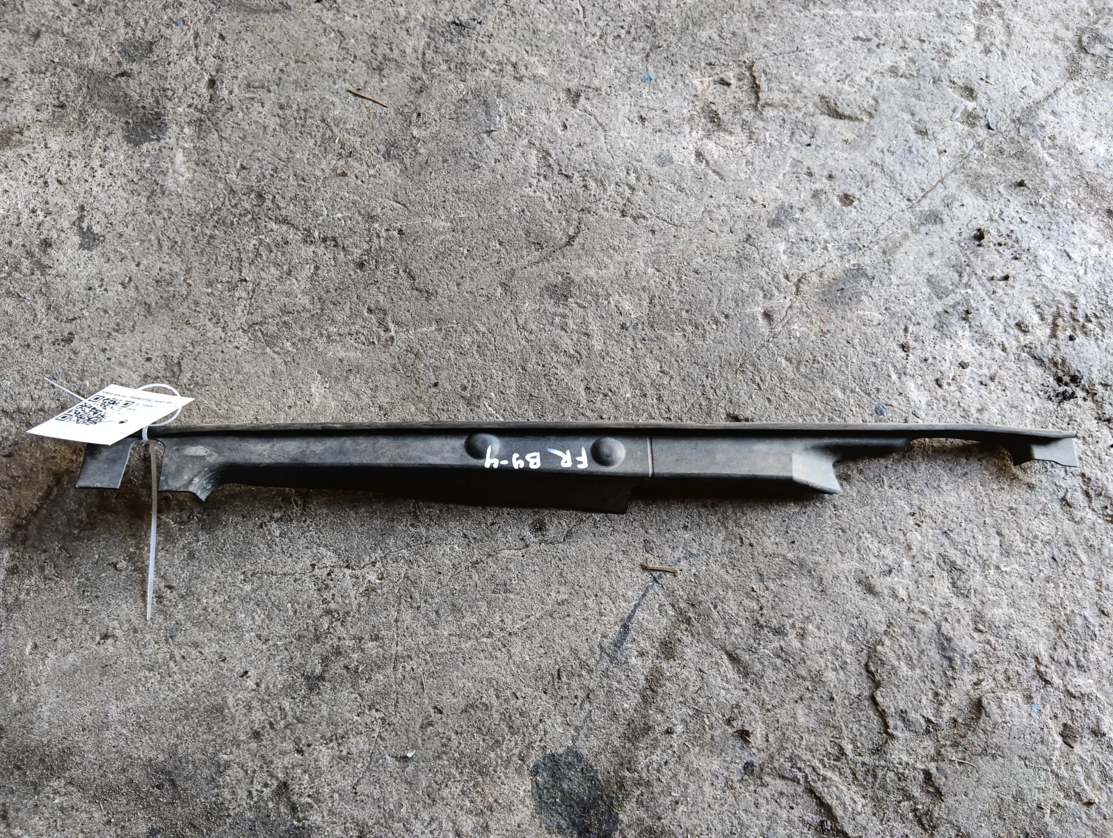 кора дясна 8W0820582 Audi A4