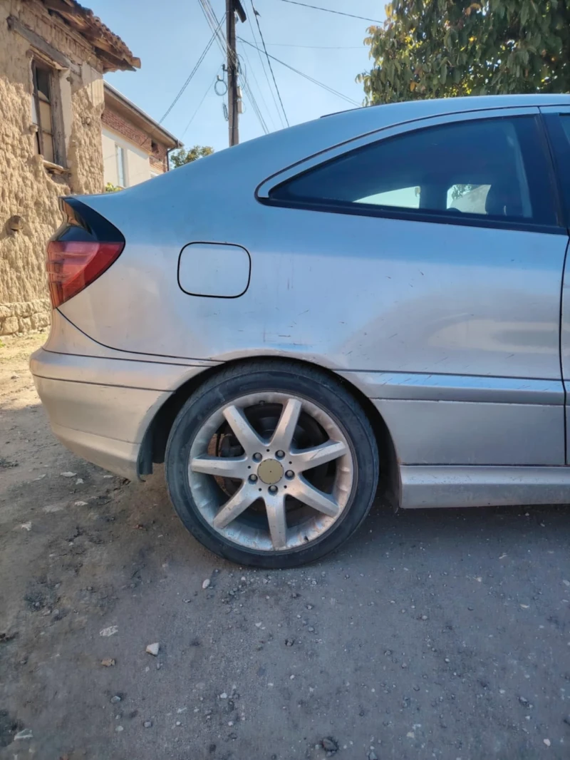 Mercedes-Benz C 220, снимка 4 - Автомобили и джипове - 47584988