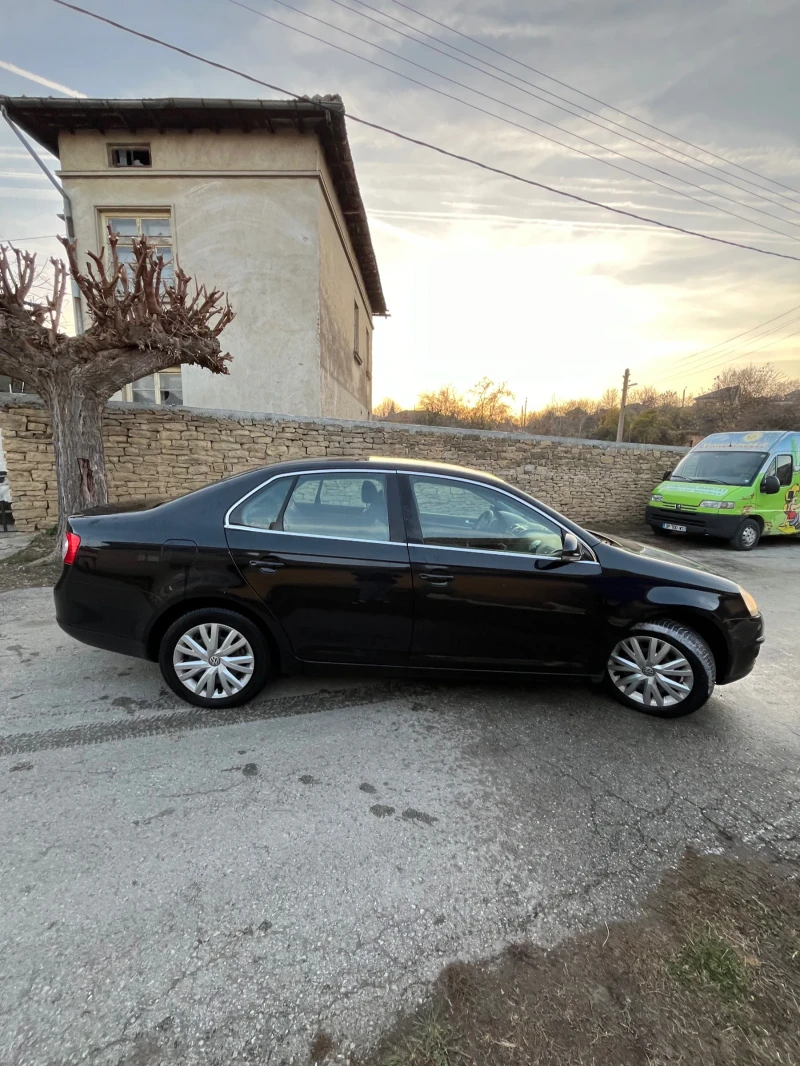 VW Jetta 2.0FSI 150k.c, снимка 4 - Автомобили и джипове - 48129918