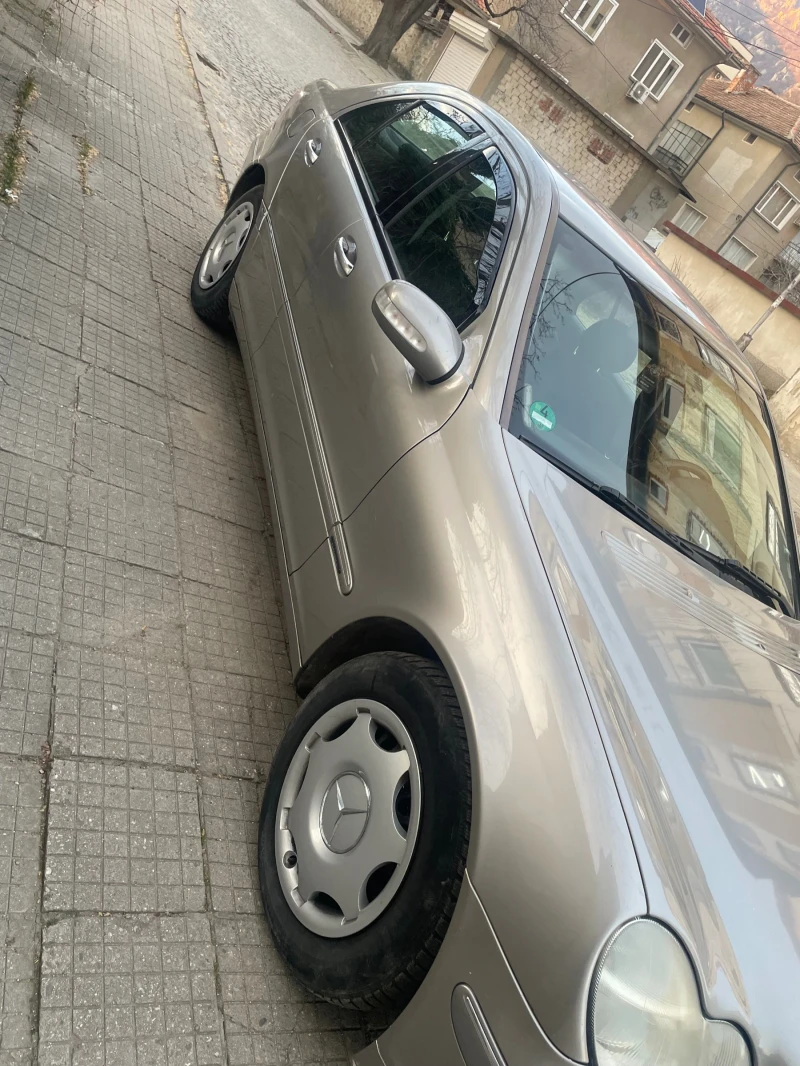 Mercedes-Benz C 180, снимка 4 - Автомобили и джипове - 48869327