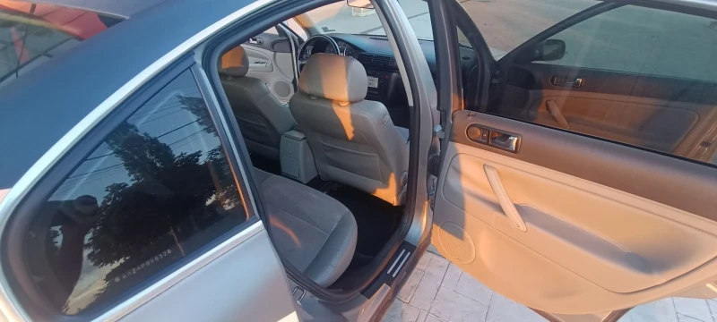 VW Passat 240кс., снимка 10 - Автомобили и джипове - 51488598