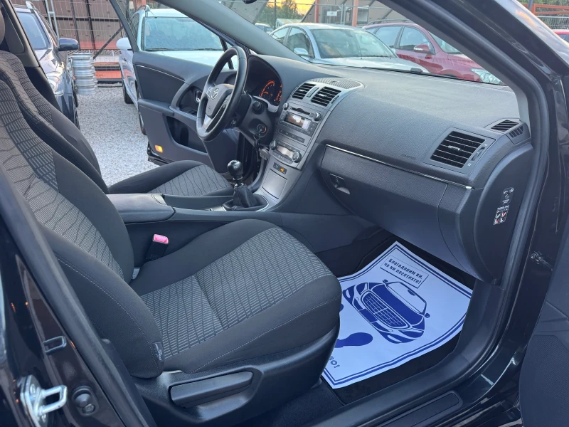 Toyota Avensis 2.0i   ТОП СЪСТОЯНИЕ  , снимка 15 - Автомобили и джипове - 51504173