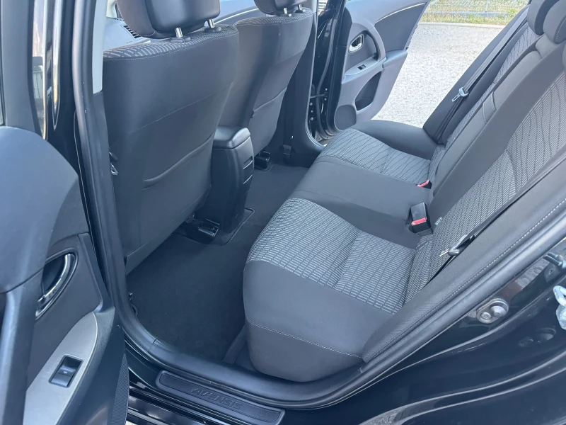 Toyota Avensis 2.0i   ТОП СЪСТОЯНИЕ  , снимка 13 - Автомобили и джипове - 51504173