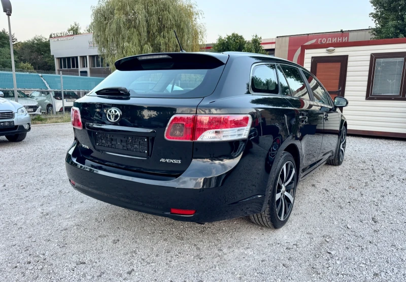 Toyota Avensis 2.0i   ТОП СЪСТОЯНИЕ  , снимка 5 - Автомобили и джипове - 51504173