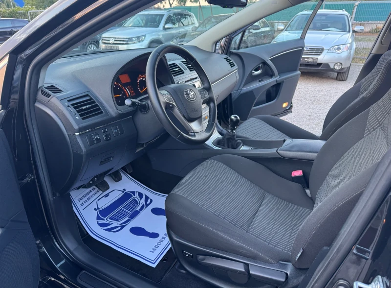 Toyota Avensis 2.0i   ТОП СЪСТОЯНИЕ  , снимка 10 - Автомобили и джипове - 51504173