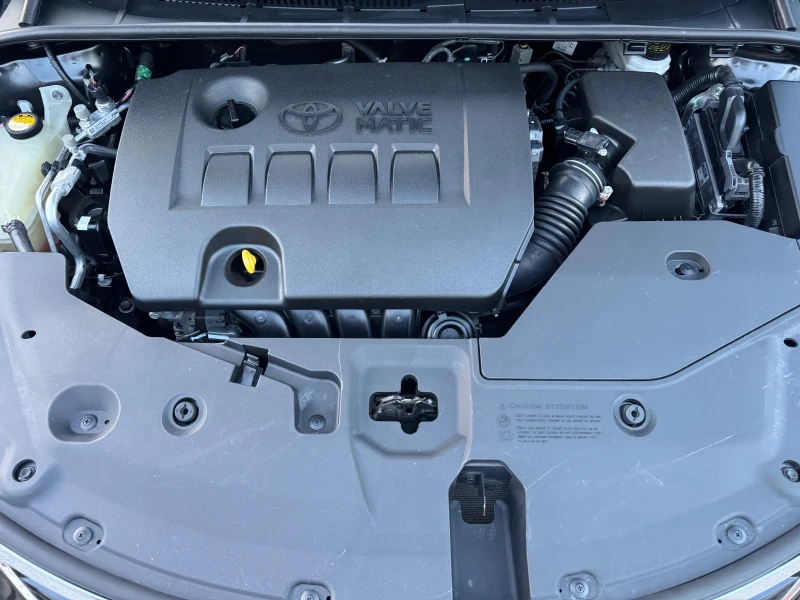 Toyota Avensis 2.0i   ТОП СЪСТОЯНИЕ  , снимка 9 - Автомобили и джипове - 51504173