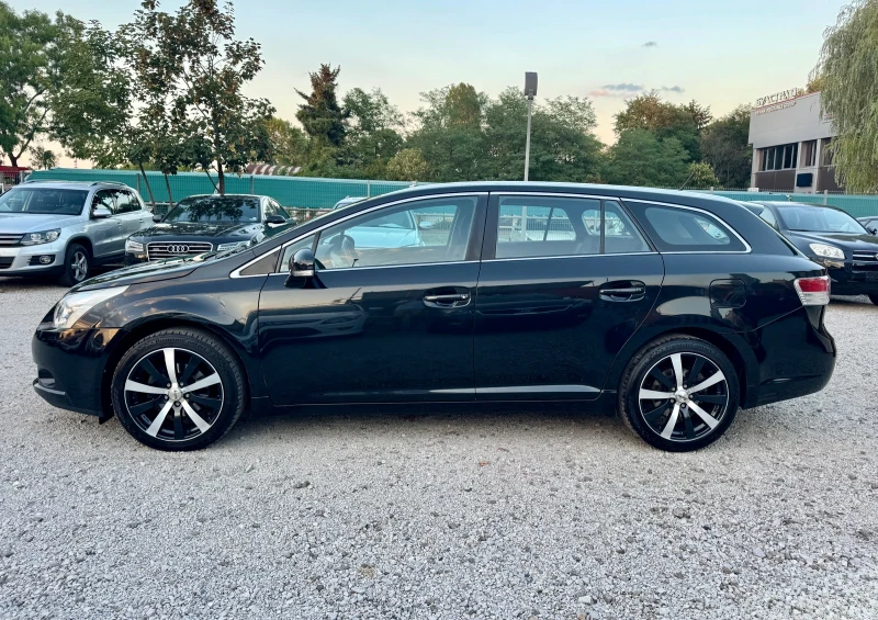 Toyota Avensis 2.0i   ТОП СЪСТОЯНИЕ  , снимка 2 - Автомобили и джипове - 51504173