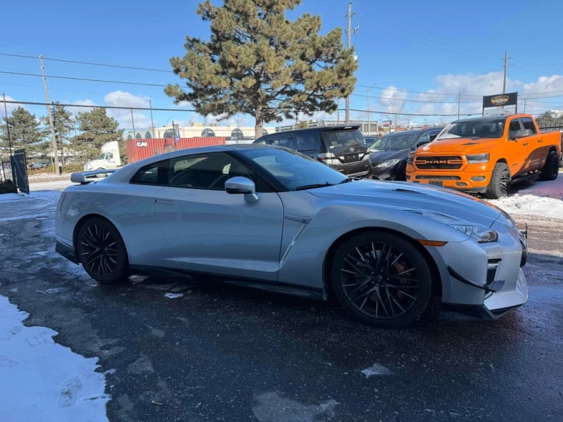 Nissan Gt-r * Premium * CARFAX * БЕЗ ПЪРВОНАЧАЛНА ВНОСКА, снимка 3 - Автомобили и джипове - 53162064