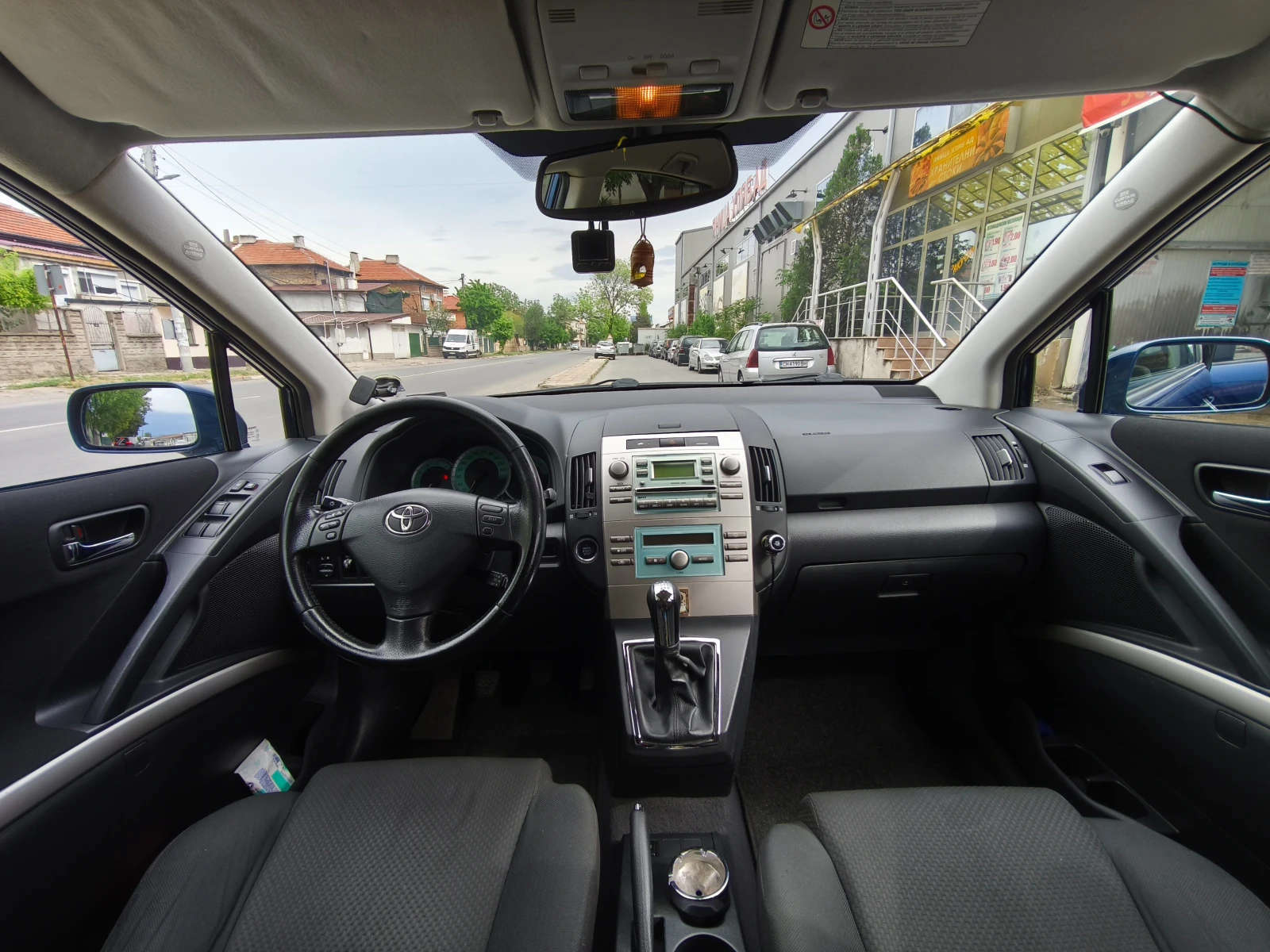 Toyota Corolla verso  - изображение 9