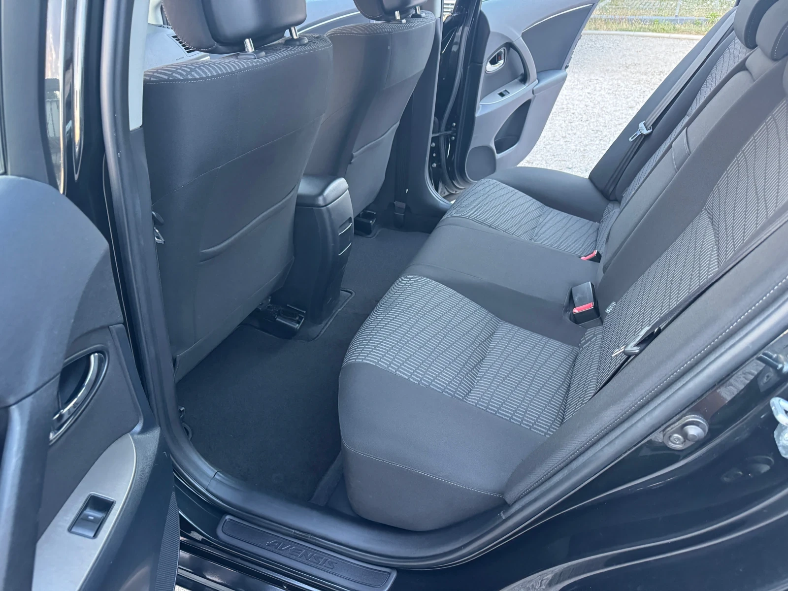 Toyota Avensis 2.0i       | Mobile.bg   13