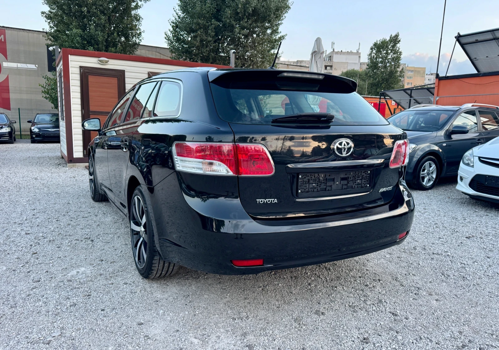 Toyota Avensis 2.0i   ТОП СЪСТОЯНИЕ   - изображение 3