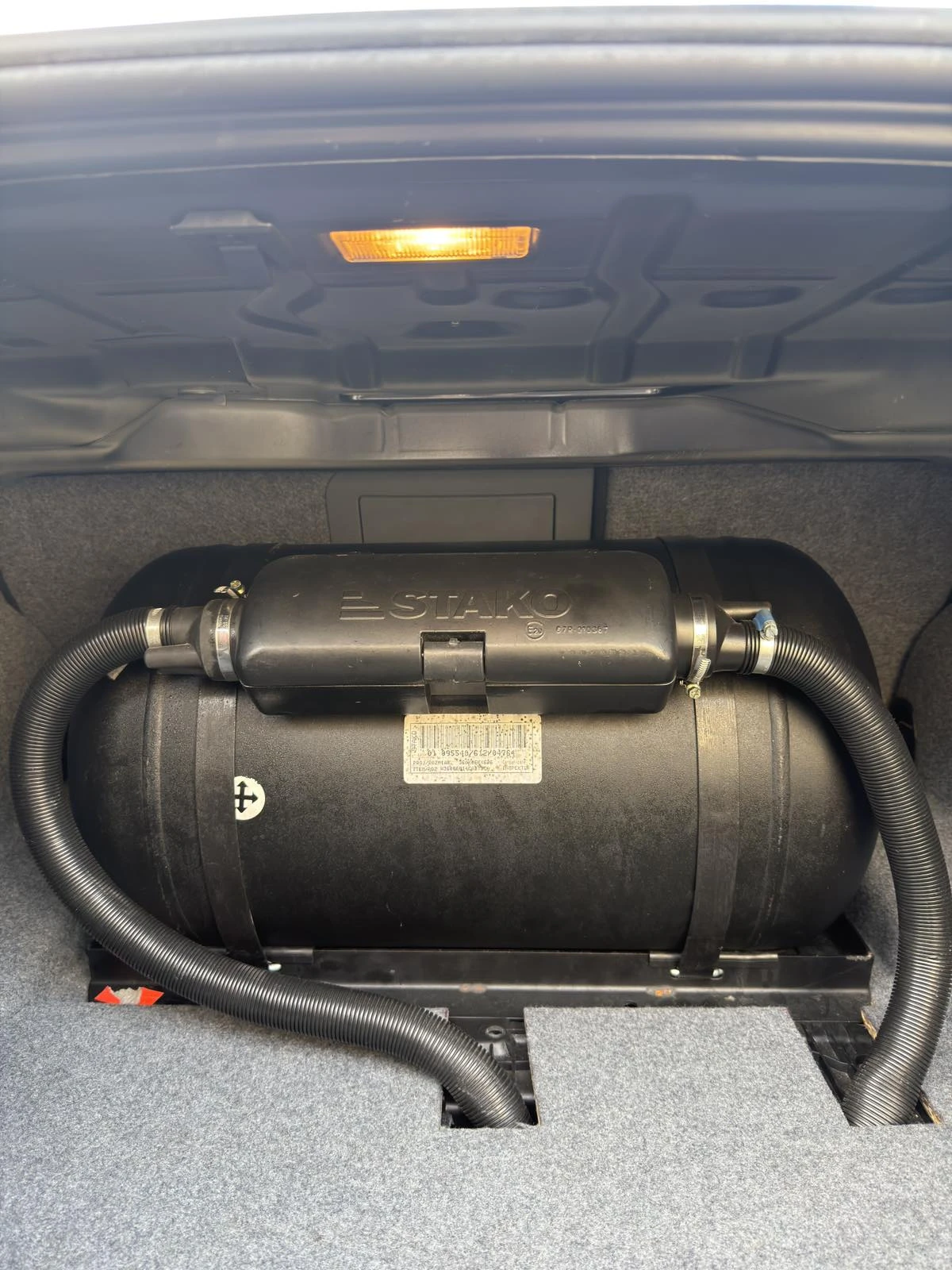 BMW 320 БЕНЗИН-ГАЗ, снимка 15 - Автомобили и джипове - 53474252