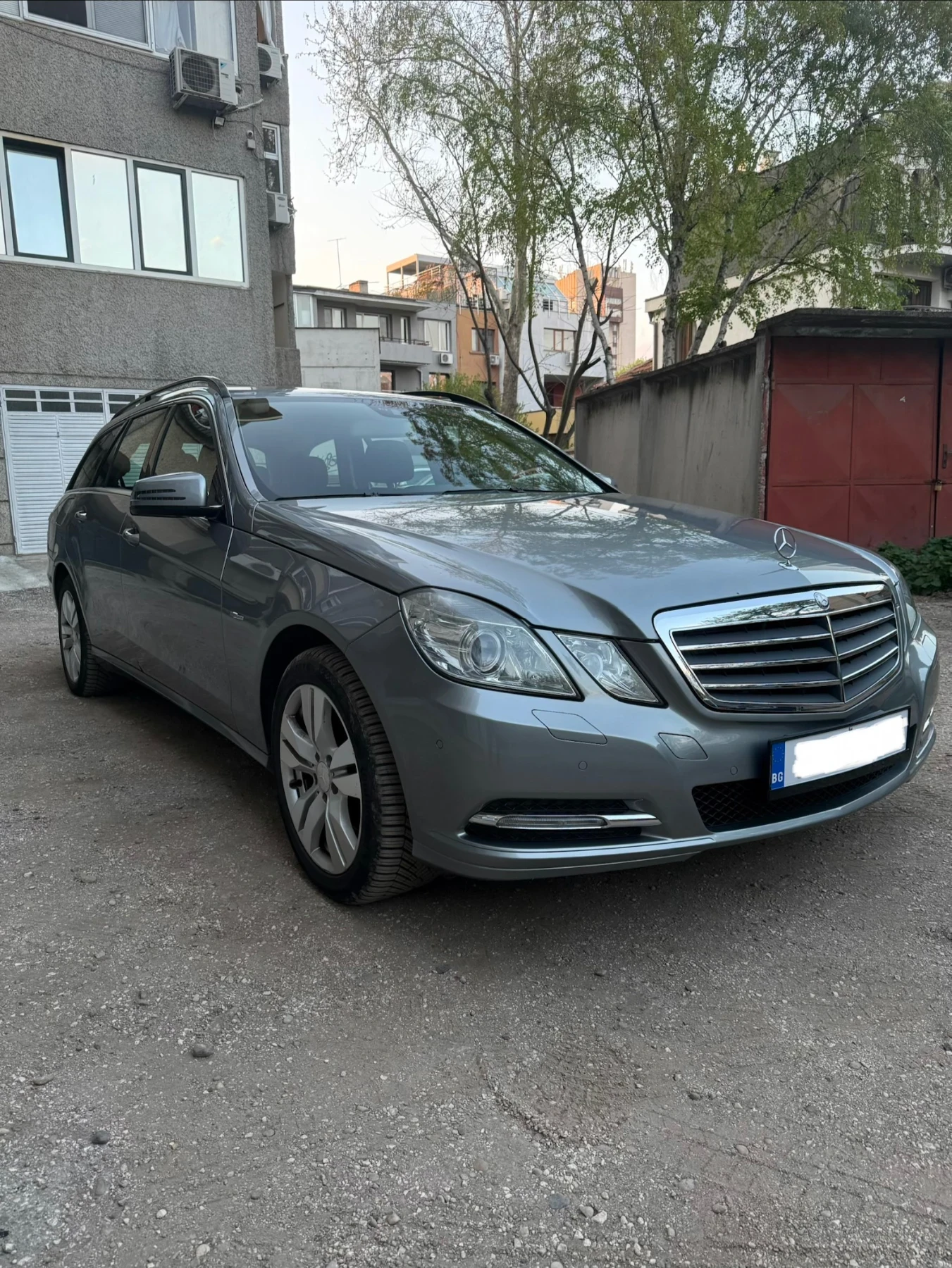 Mercedes-Benz E 250 4MATIC, снимка 3 - Автомобили и джипове - 54239489