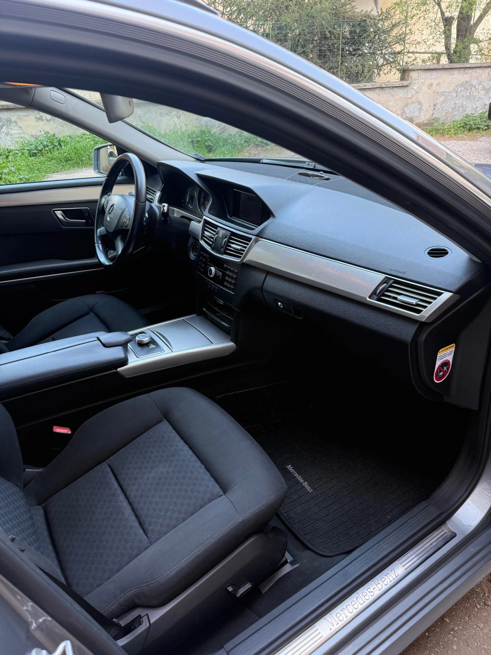 Mercedes-Benz E 250 4MATIC, снимка 10 - Автомобили и джипове - 54239489