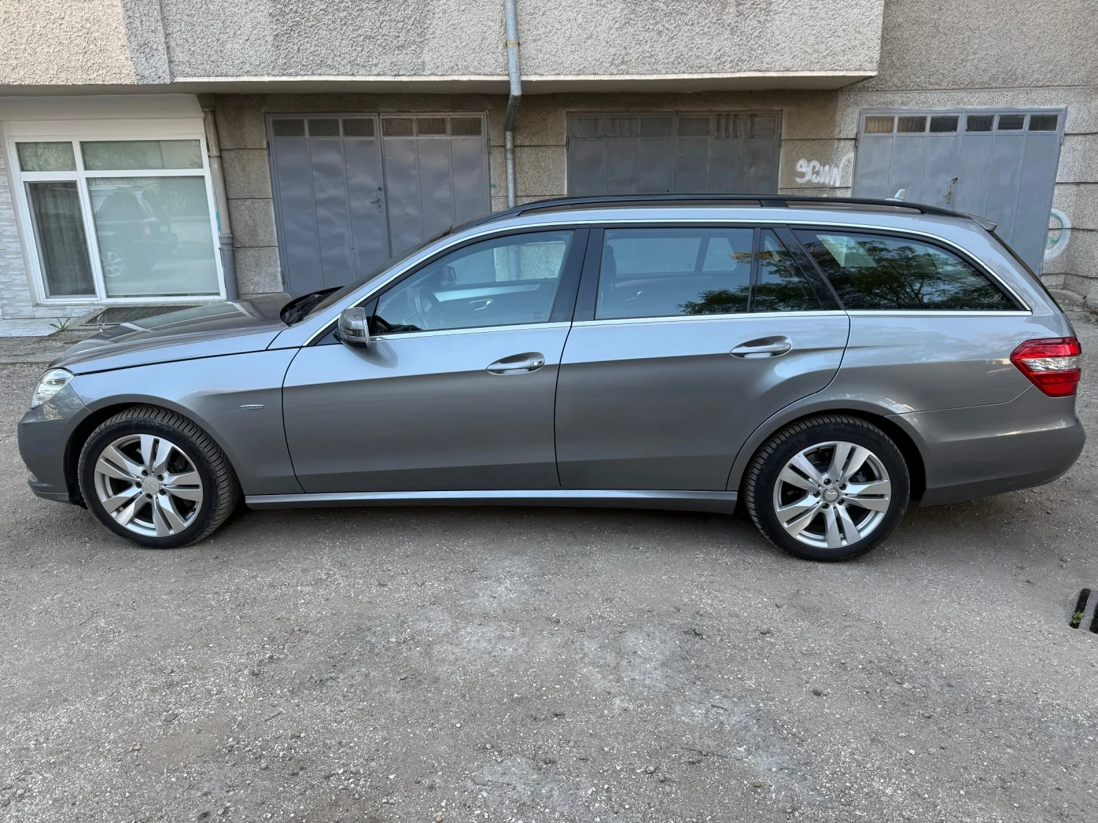 Mercedes-Benz E 250 4MATIC, снимка 8 - Автомобили и джипове - 54239489