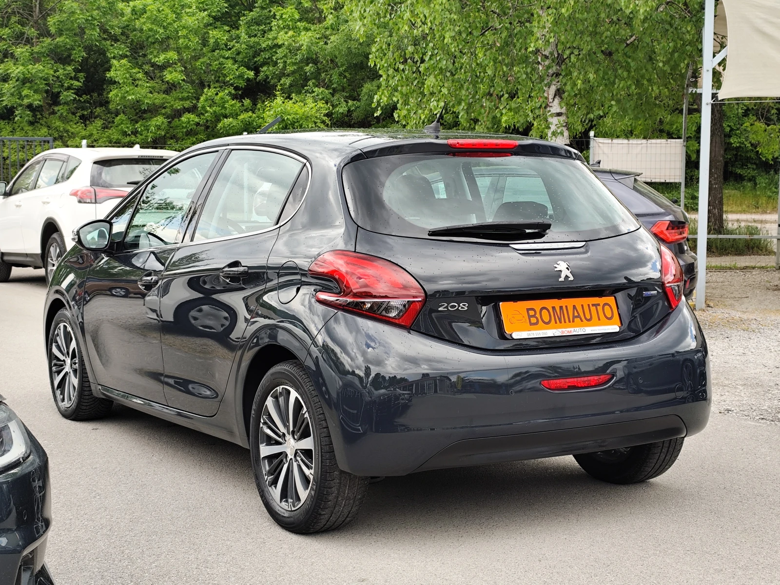 Peugeot 208 1.2i* ГАЗ* ALLURE* LED* EURO6B* , снимка 6 - Автомобили и джипове - 54570677