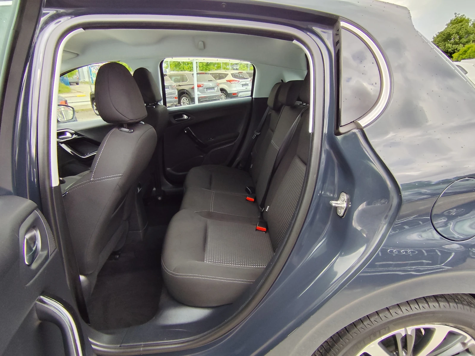 Peugeot 208 1.2i* ГАЗ* ALLURE* LED* EURO6B* , снимка 10 - Автомобили и джипове - 54570677