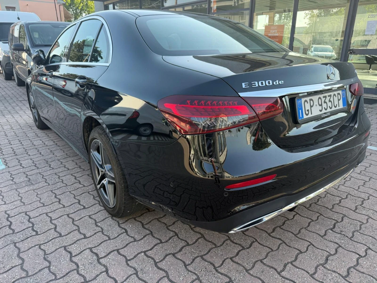 Mercedes-Benz E 300 DE 4-matic, снимка 4 - Автомобили и джипове - 54674075