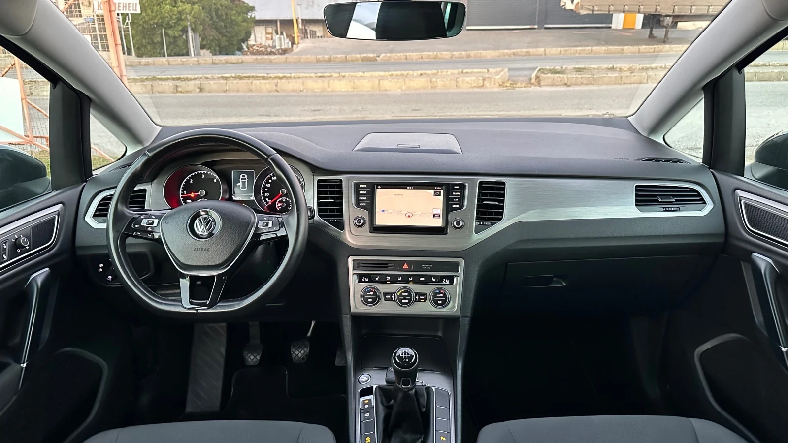 VW Sportsvan 1.6TDI, снимка 7 - Автомобили и джипове - 55620819