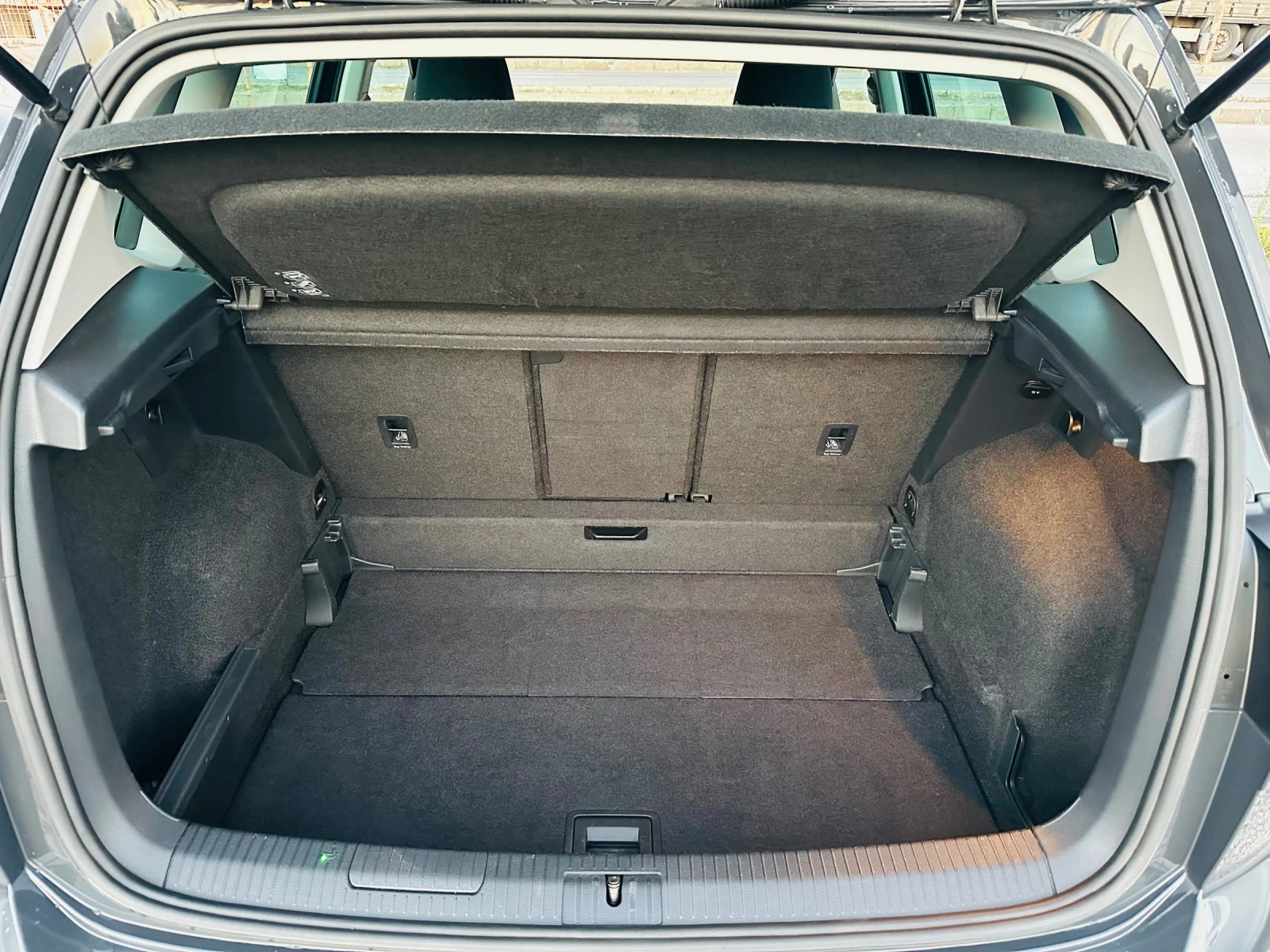 VW Sportsvan 1.6TDI, снимка 5 - Автомобили и джипове - 55620819