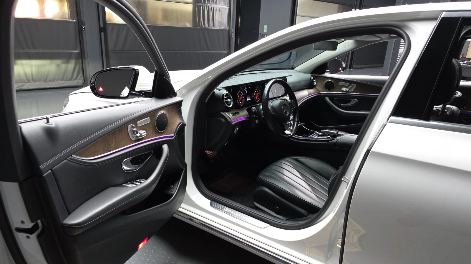 Mercedes-Benz E 220 ЕЛ. БАГАЖНИК* BLIND SPOT* HUD* ЛЮК* КРАЙНА ЦЕНА, снимка 10 - Автомобили и джипове - 55982756
